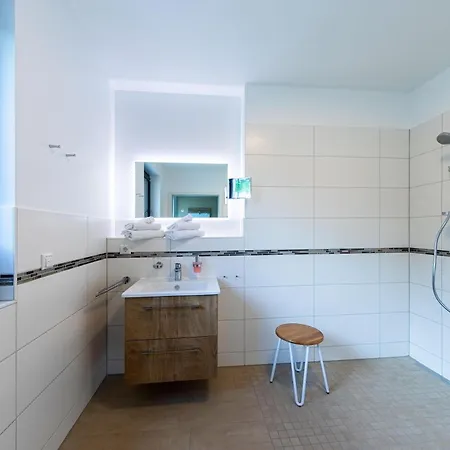 アパート Gluecksraum - Modernes Mit Panoramablick, Kamin & Wohlfuehlambiente